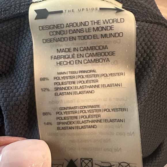 THE UPSIDE Bruce Small Crop Top Carbon Size 8 Navy and Black Long Sleeve Top - Picture 4 of 6